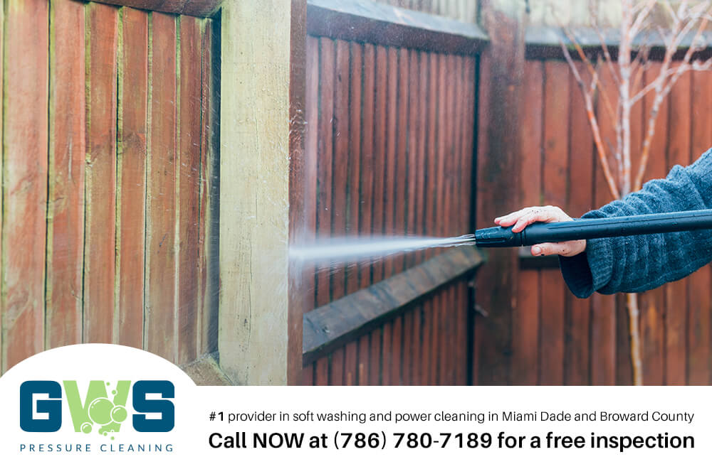 Fence Pressure Cleaning in Hialeah