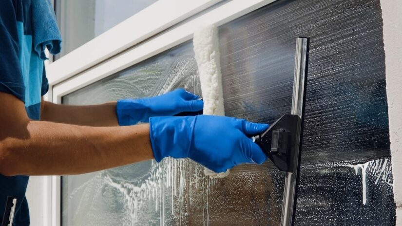 professional window cleaning services, professionall window cleaning service, signs youre in needs of professional window cleaning 